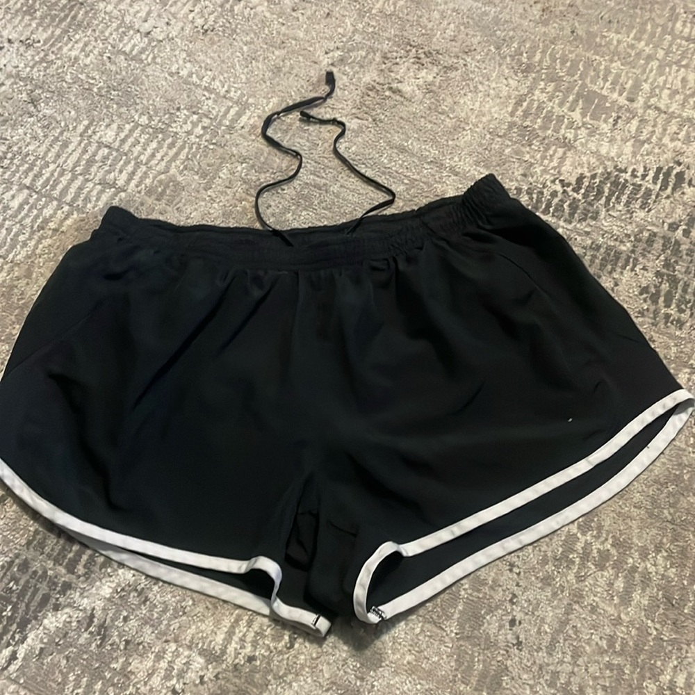 Ladies Black Nike athletic/running shorts w/elastic drawstring waist Sz L